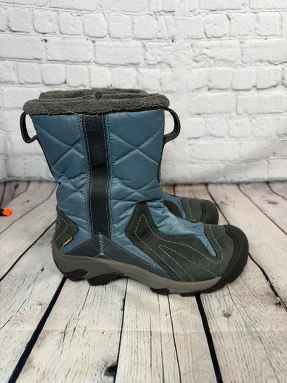 Keen Betty Boot waterproof and insulated winter snow boot size women’s 8